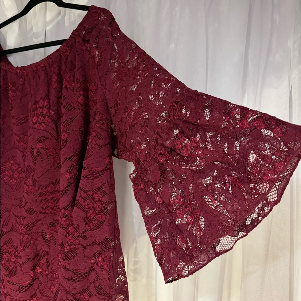 Catherine’s burgundy lace top Sz 2x